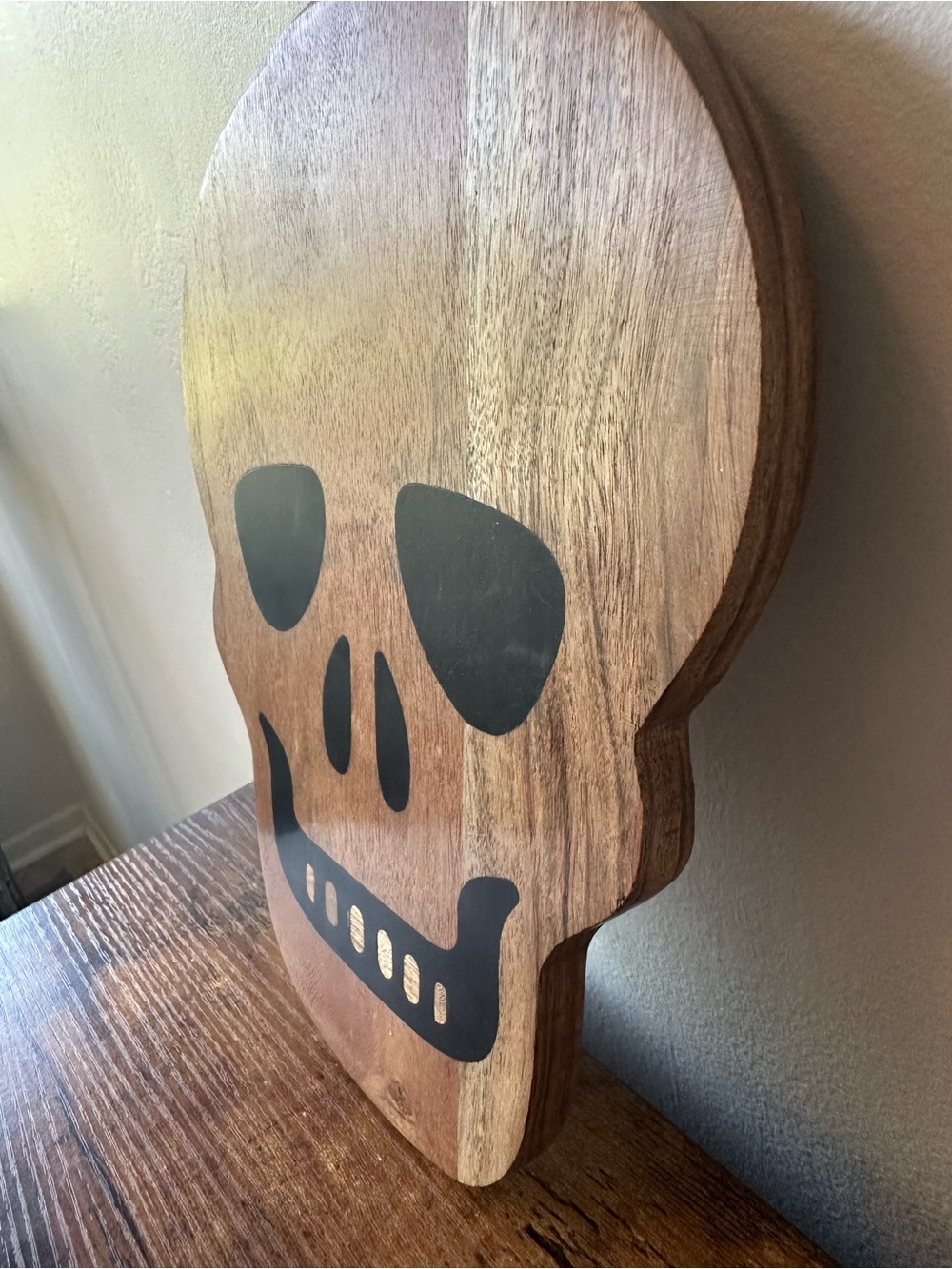 Wooden Skull Cutting Board or Charcuterie Tray Food Safe w/ Black Skull Face NWT - Picture 2 of 4